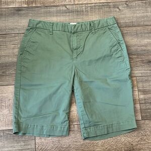 Gap Womens Bermuda Shorts size 4 Green